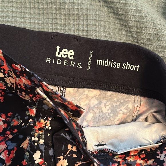 Lee Rider midrise short 12 m NWT - Picture 4 of 5